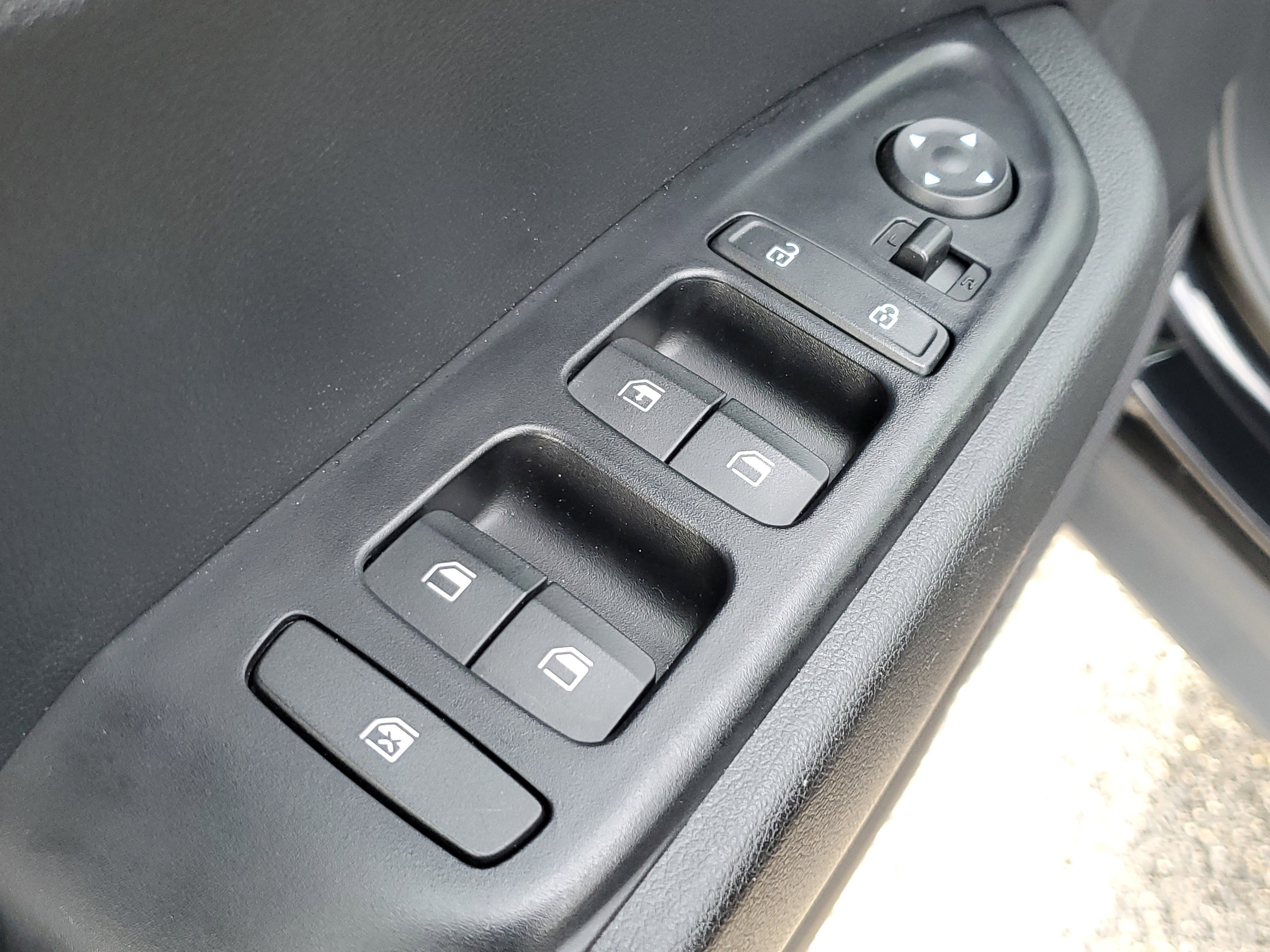 Used 2025 Hyundai Venue SE FWD image 17