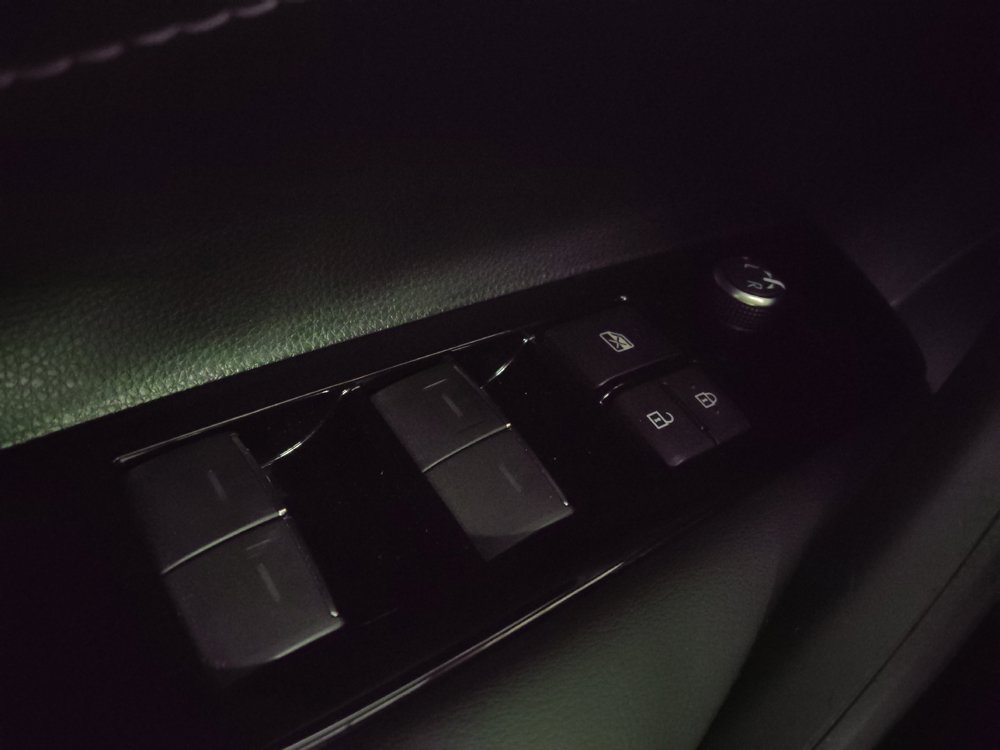 Used 2020 Toyota Corolla SE FWD image 27