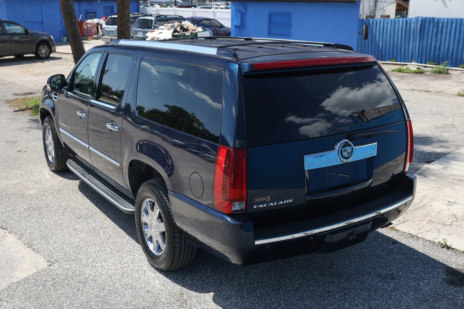 Used 2007 Cadillac Escalade ESV AWD w/ Information Package image 4
