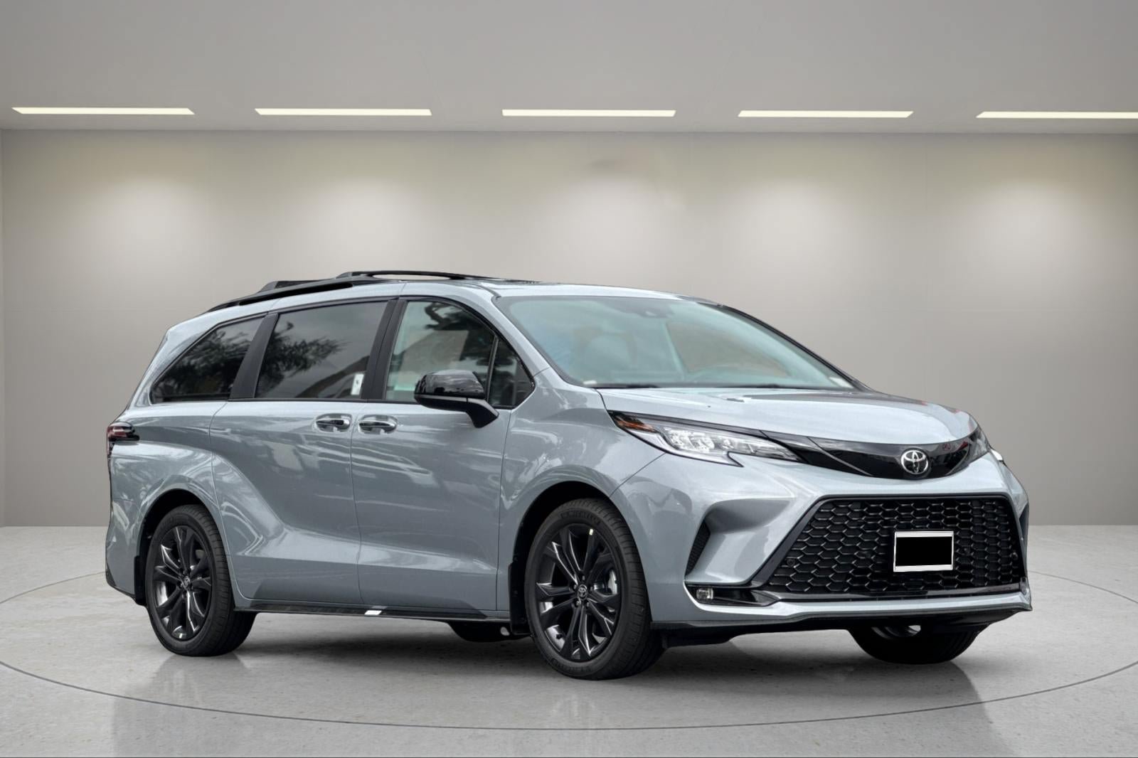 New 2026 Toyota Sienna XSE FWD image 7