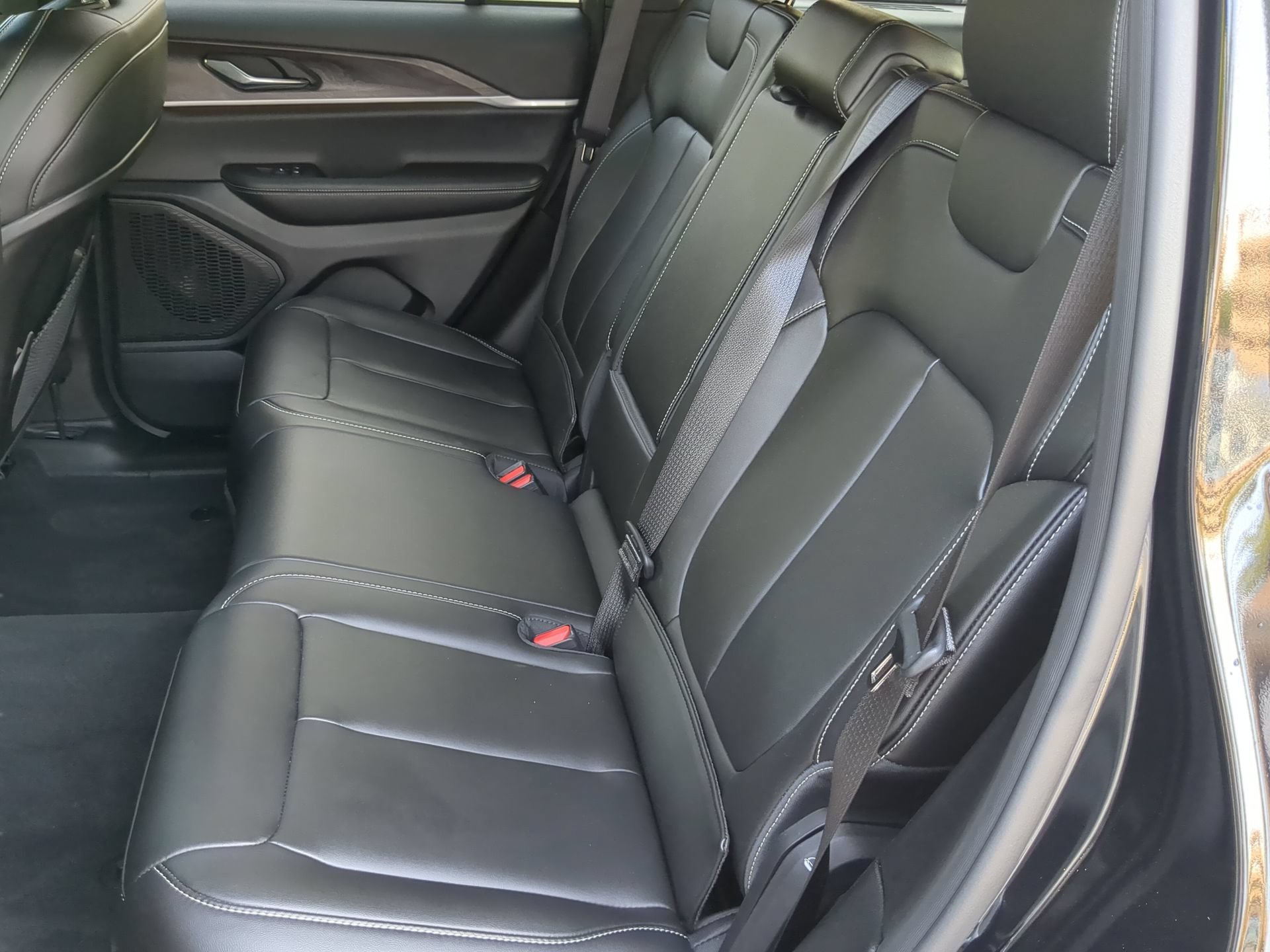 Used 2025 Jeep Grand Cherokee Limited AWD/4WD image 54
