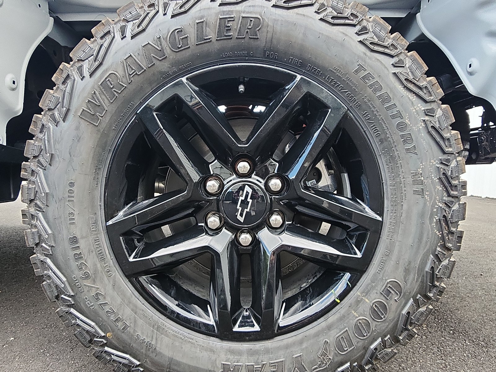 New 2026 Chevrolet Silverado 1500 Custom Trail Boss w/ LPO, Dark Essentials Package AWD/4WD image 9