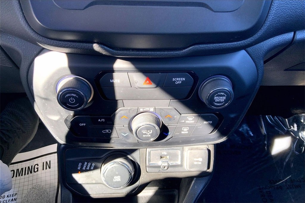 Used 2019 Jeep Renegade Sport image 16