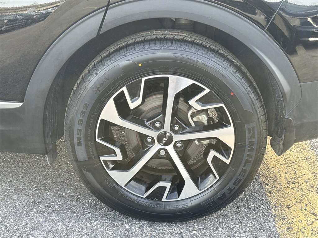 Certified 2024 Kia Sportage EX image 9
