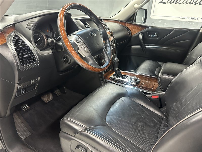 Used 2016 INFINITI QX80 4WD w/ Deluxe Technology Package image 2
