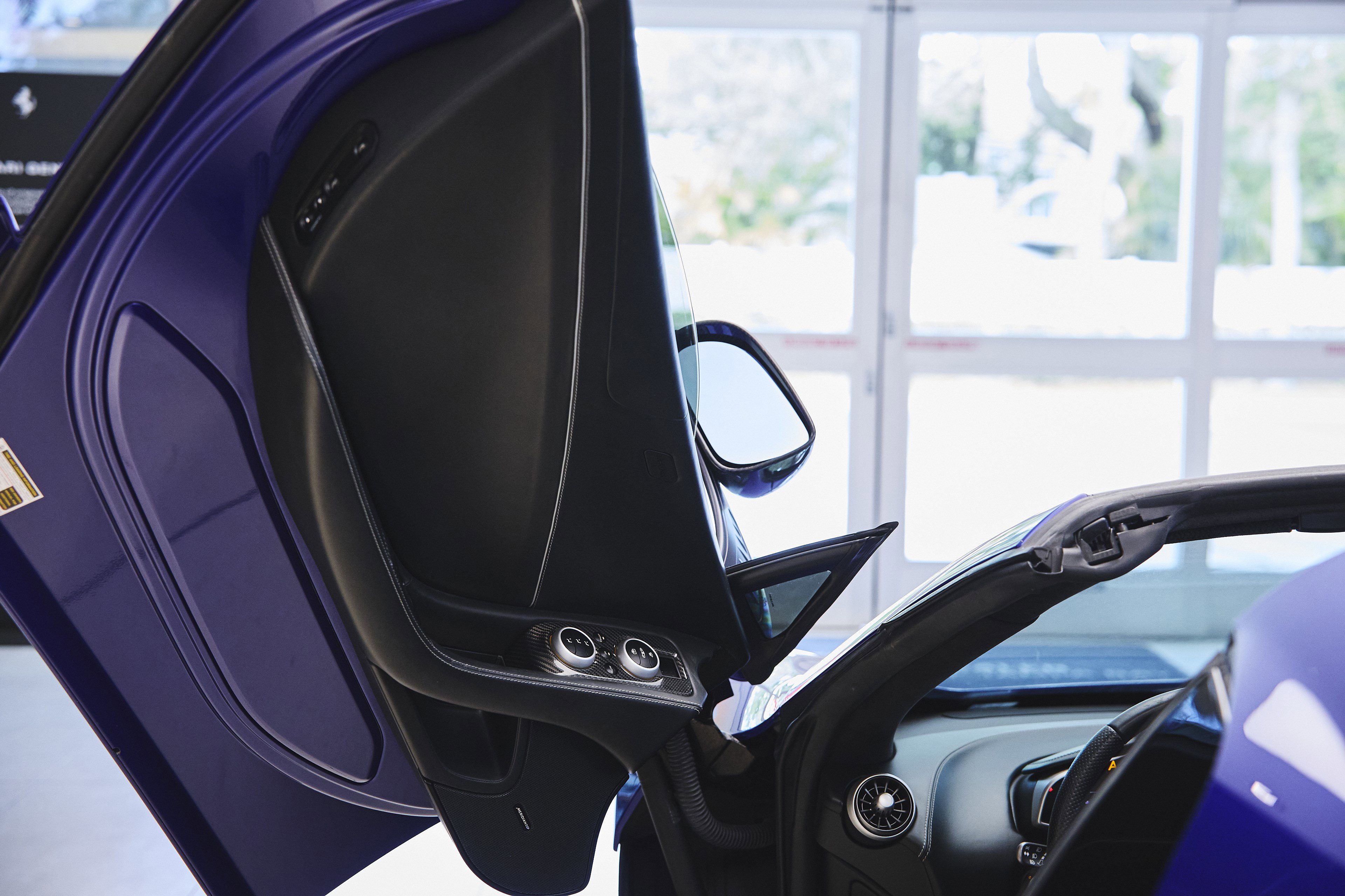 Used 2016 McLaren 650S Spider image 27