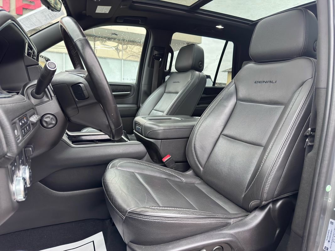 Used 2022 GMC Yukon Denali w/ Denali Premium Package image 18