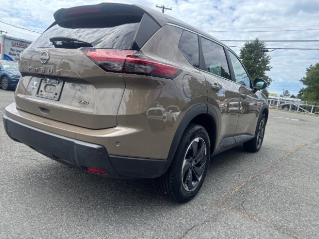 Used 2025 Nissan Rogue SV AWD/4WD image 5