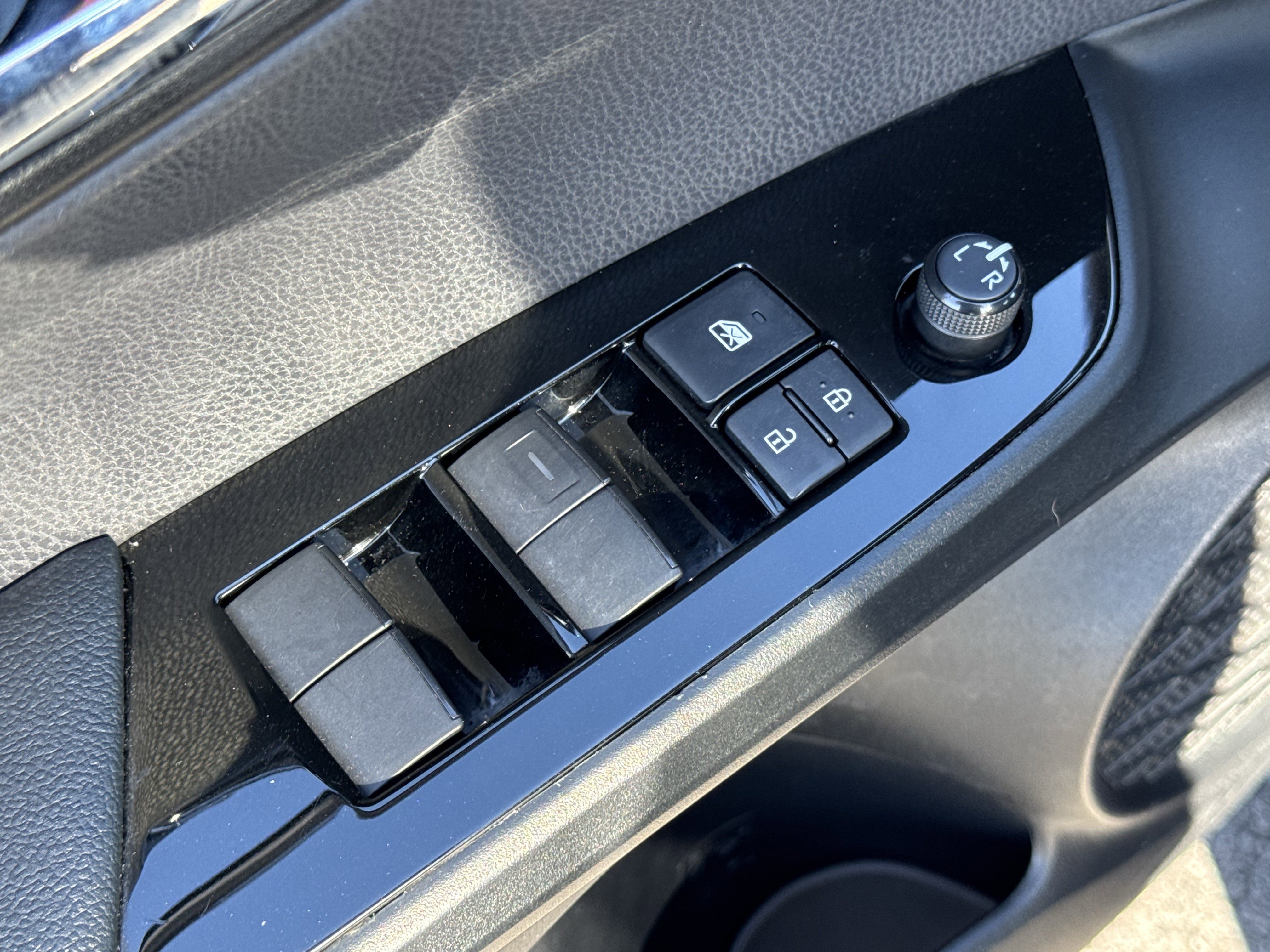 Used 2021 Toyota Prius L Eco image 24