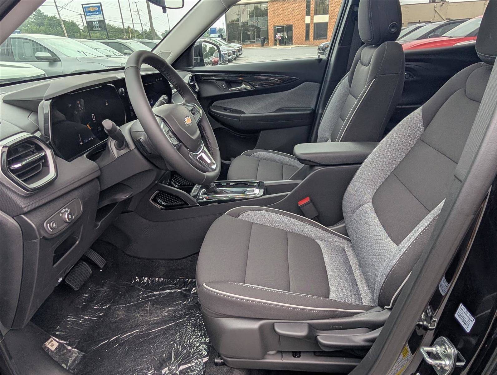 New 2025 Chevrolet TrailBlazer LT w/ LT Cold Weather Package AWD/4WD image 11