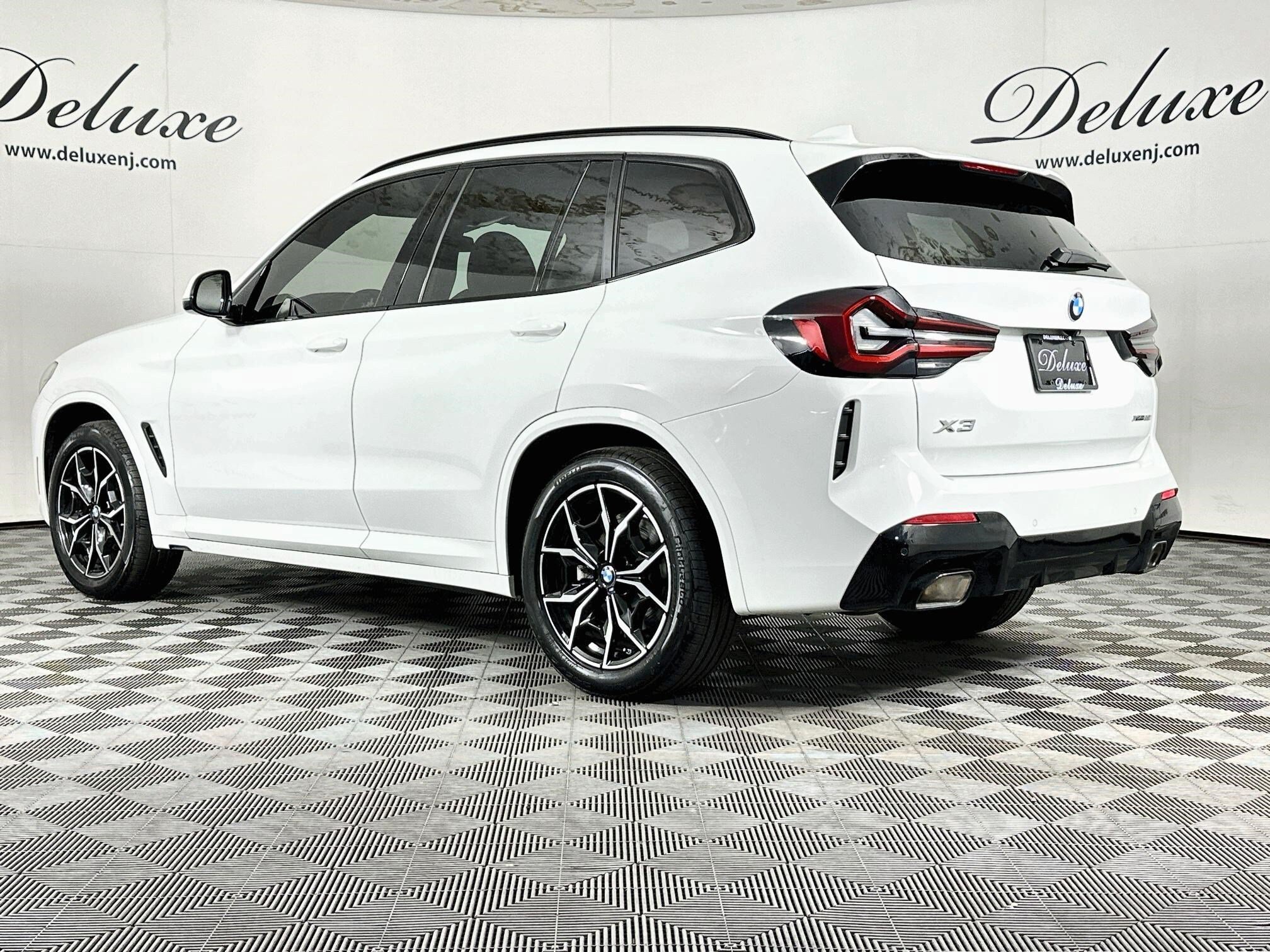 Used 2024 BMW X3 xDrive30i w/ Premium Package AWD/4WD image 4