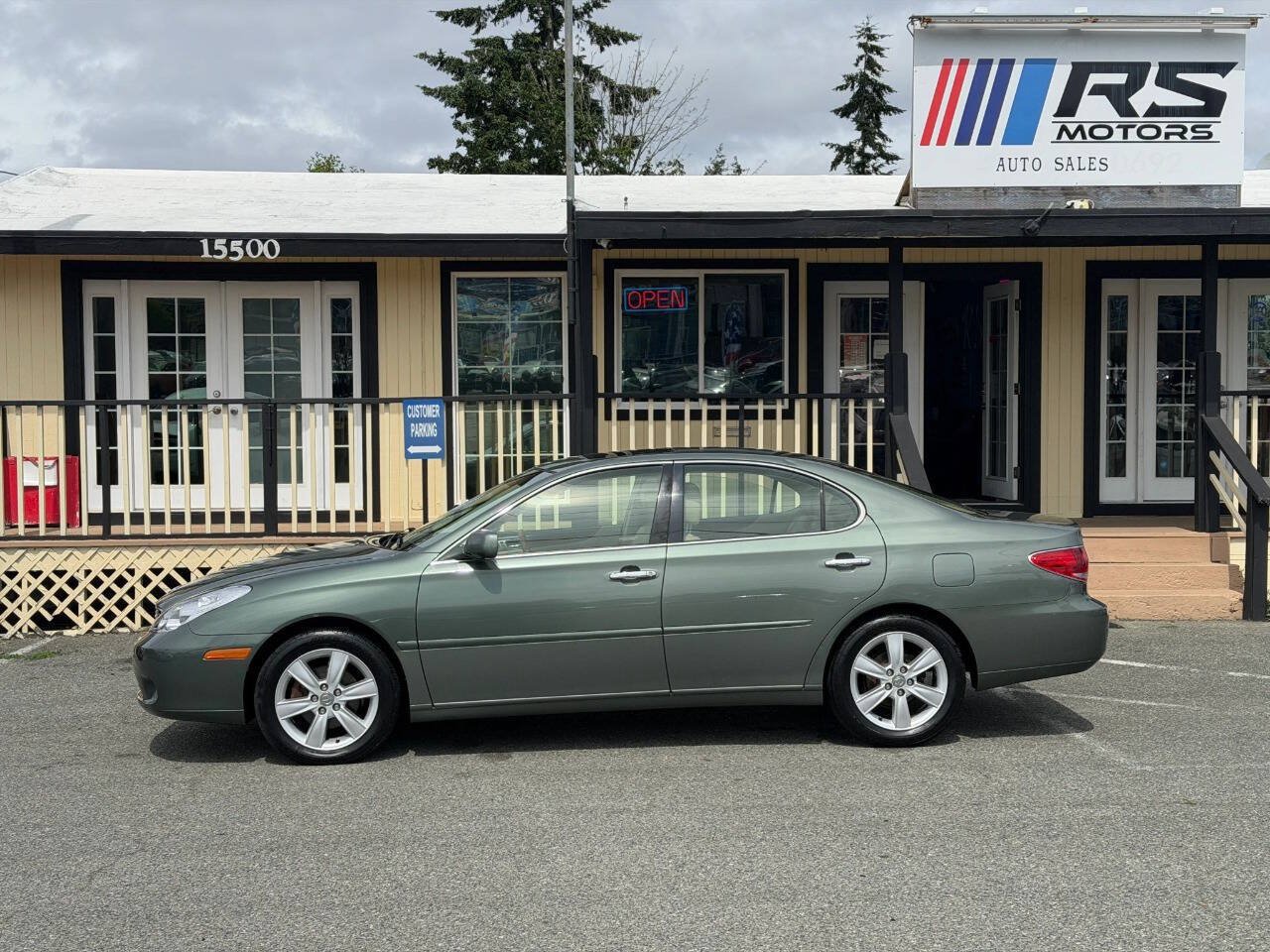 Used 2005 Lexus ES 330 w/ Preferred Accessory Pkg FWD image 2