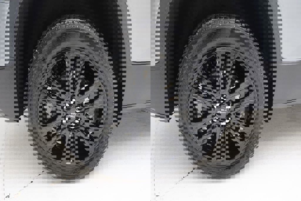 Used 2023 GMC Acadia SLE w/ Driver Convenience Package image 10