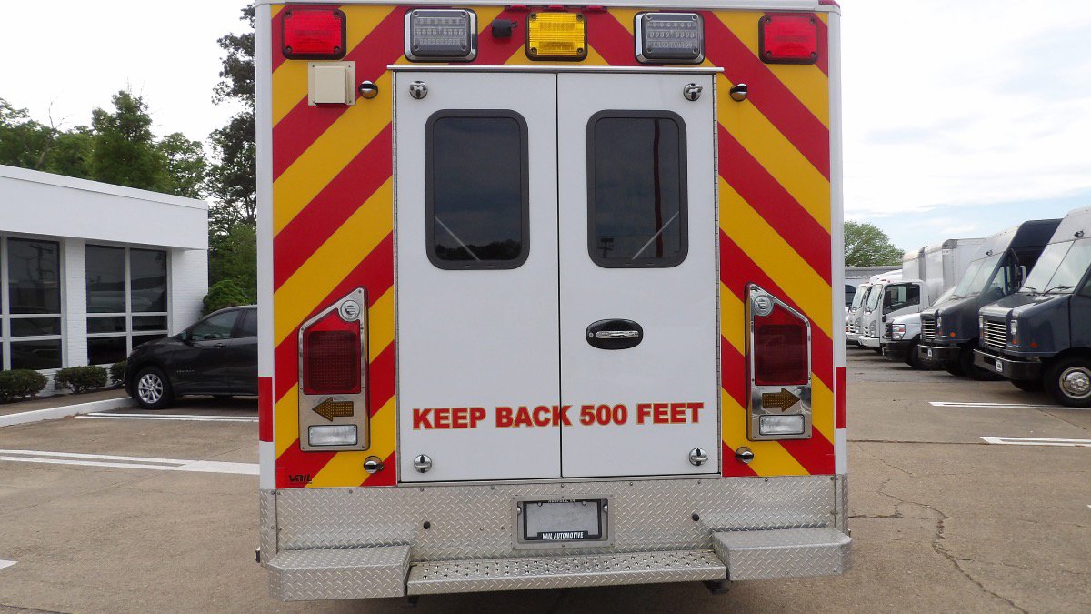 Used 2013 Ford F450 XLT w/ Ambulance Preparation Pkg RWD image 3