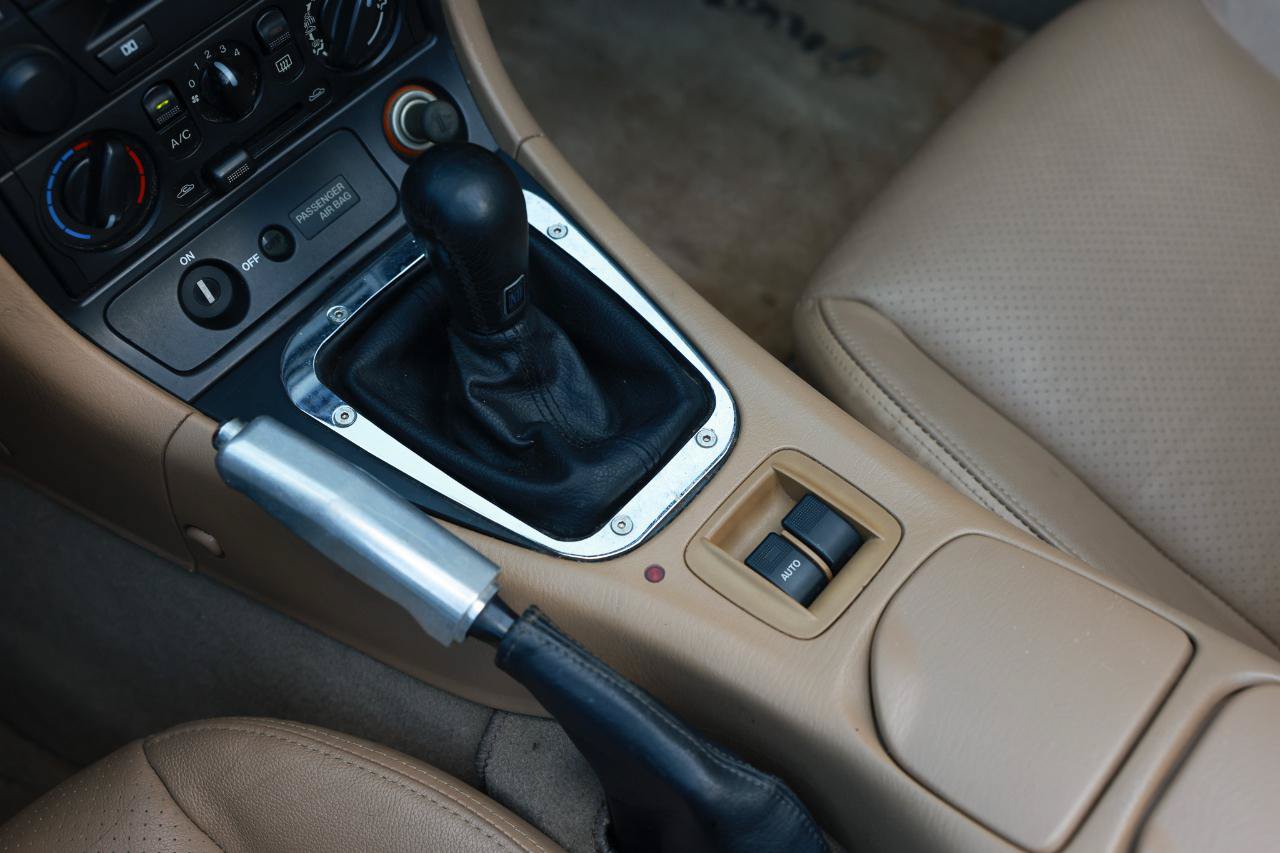 Used 2002 MAZDA MX-5 Miata RWD image 33