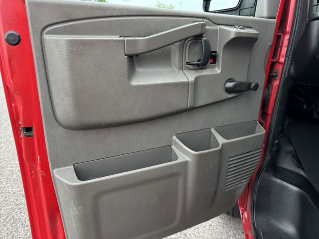 Used 2017 GMC Savana 2500 RWD image 18