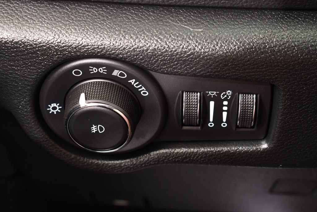 Used 2026 Chrysler Pacifica Select FWD image 30