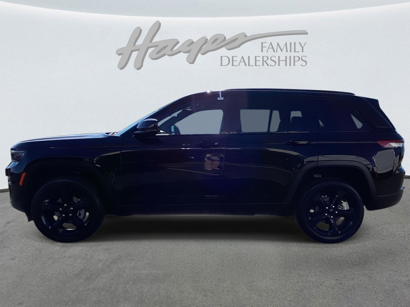 Certified 2024 Jeep Grand Cherokee Altitude image 37