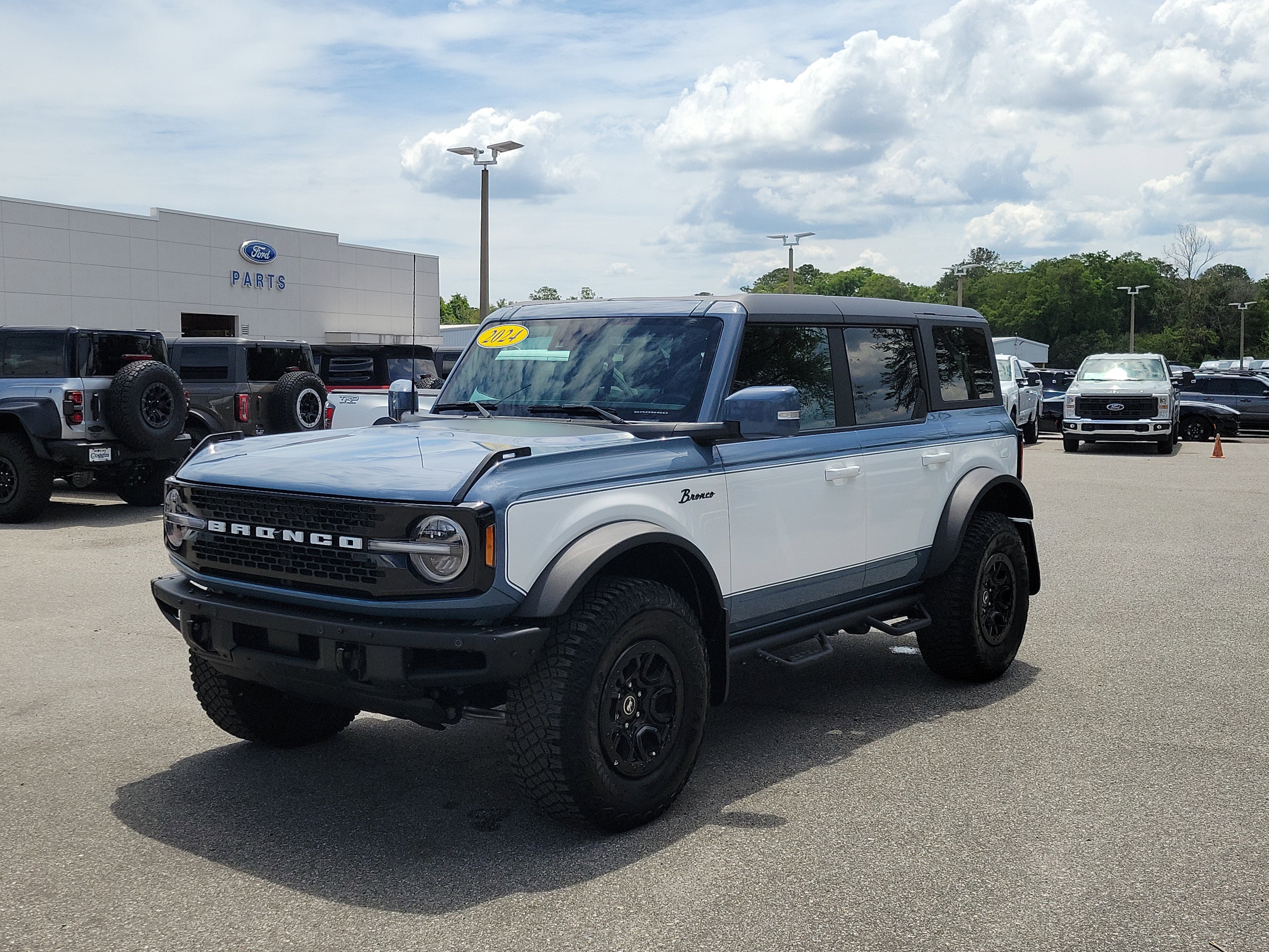 Used 2024 Ford Bronco Wildtrak image 1
