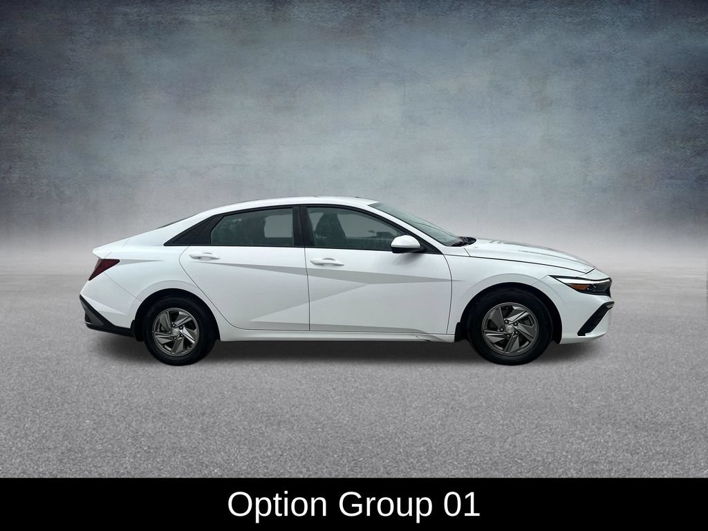 Used 2025 Hyundai Elantra SE FWD image 7