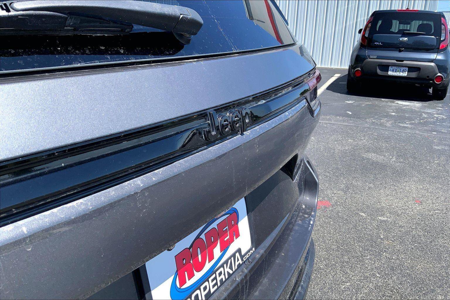 Used 2023 Jeep Grand Cherokee Altitude AWD/4WD image 29