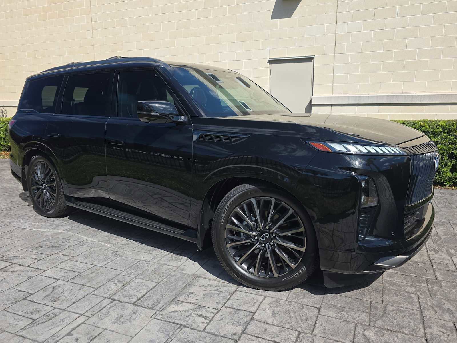 Certified 2025 INFINITI QX80 Autograph w/ Autograph Exterior Package image 28