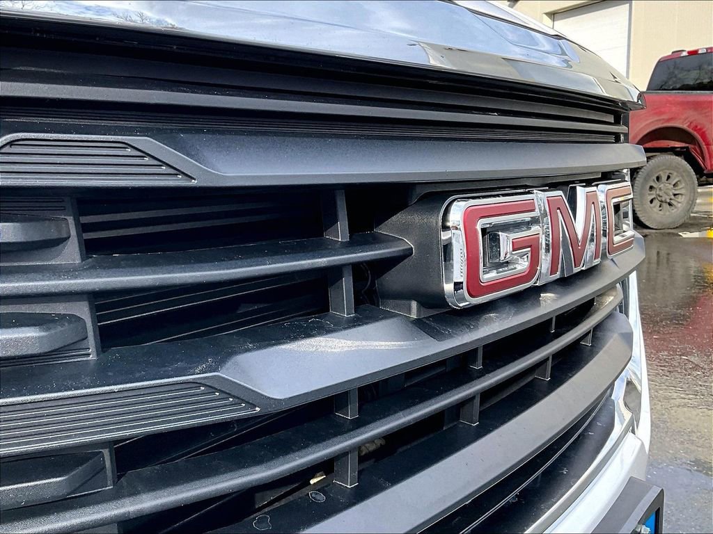 Used 2023 GMC Terrain SLE w/ Driver Convenience Package image 30