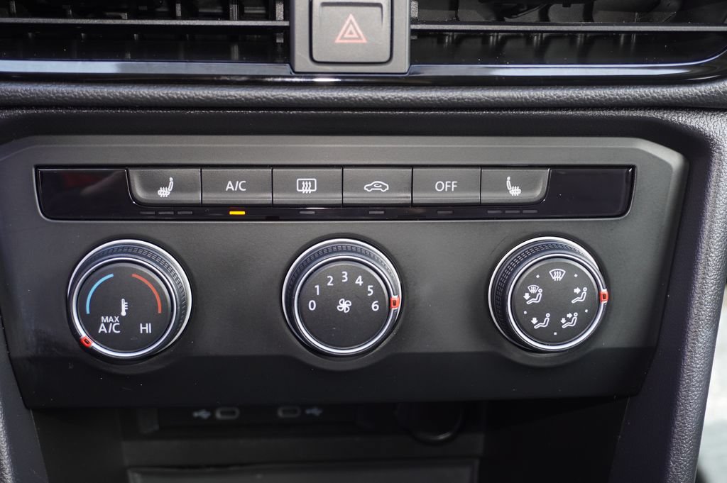 Used 2022 Volkswagen Taos SE FWD image 18