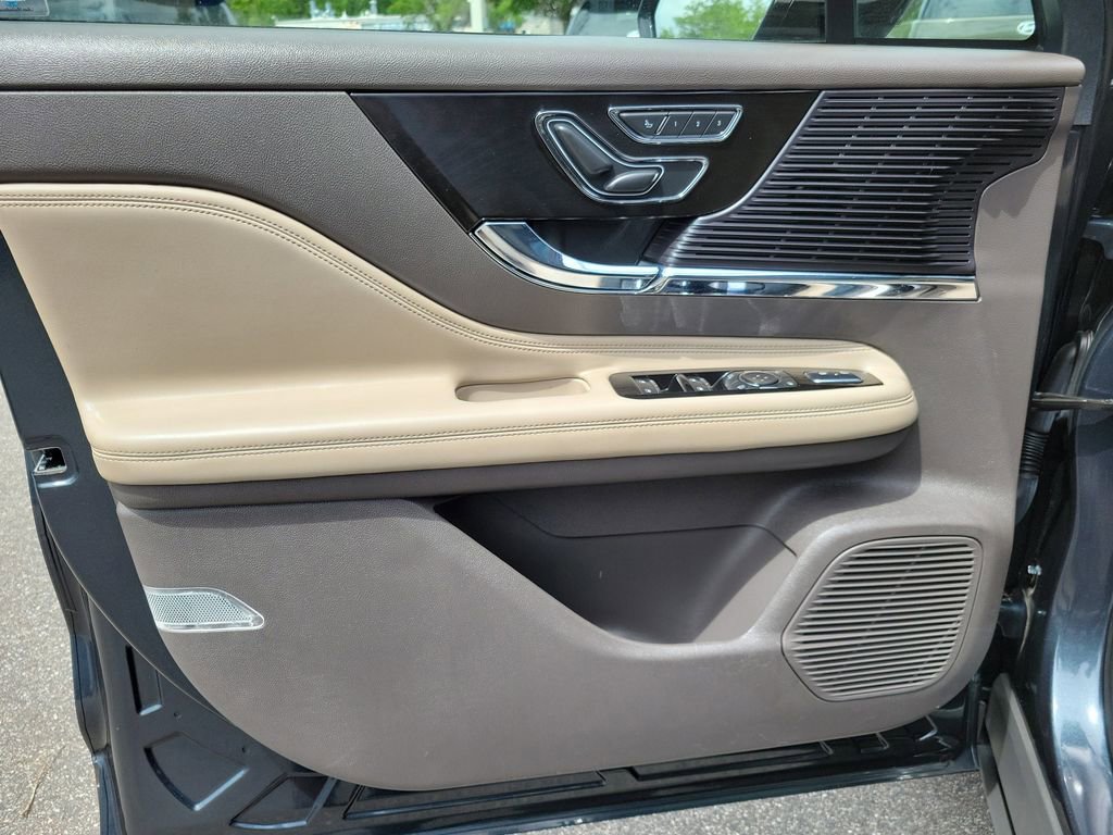 Used 2022 Lincoln Corsair Reserve w/ Equipment Group 201A image 20