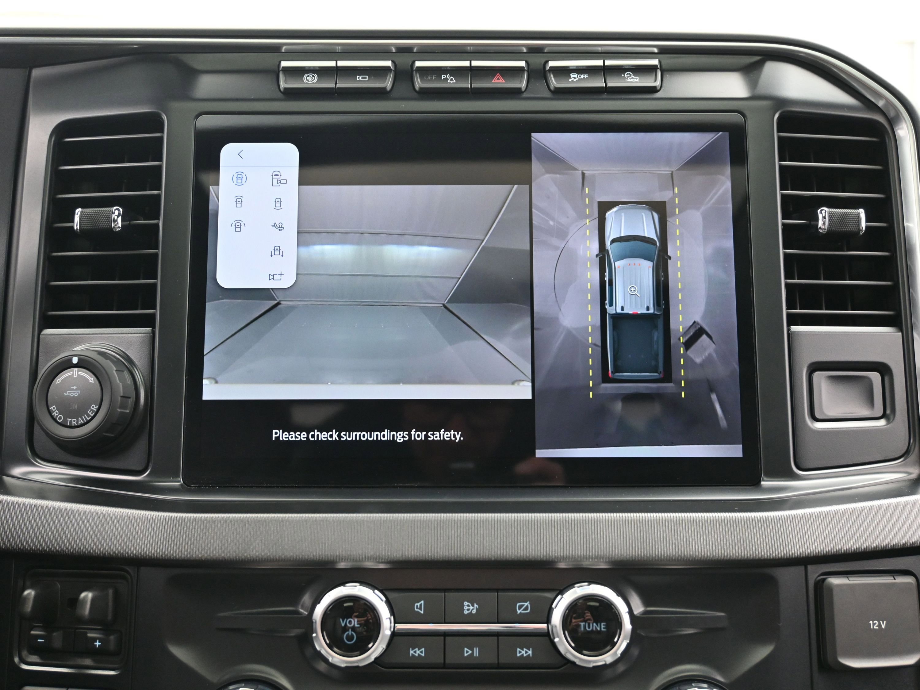 Used 2024 Ford F250 Platinum w/ Tremor Off-Road Package image 31