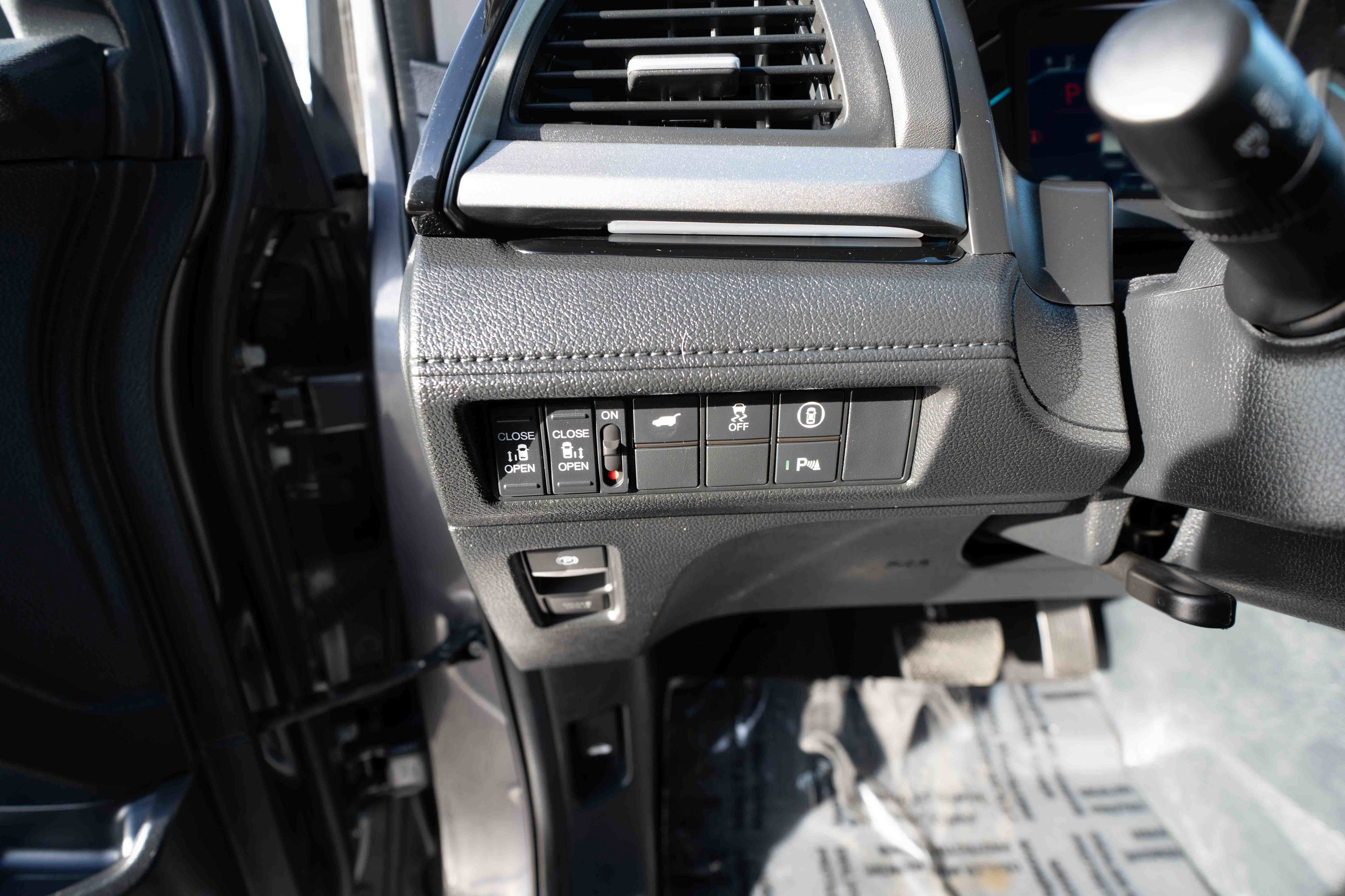 Certified 2024 Honda Odyssey Touring image 11