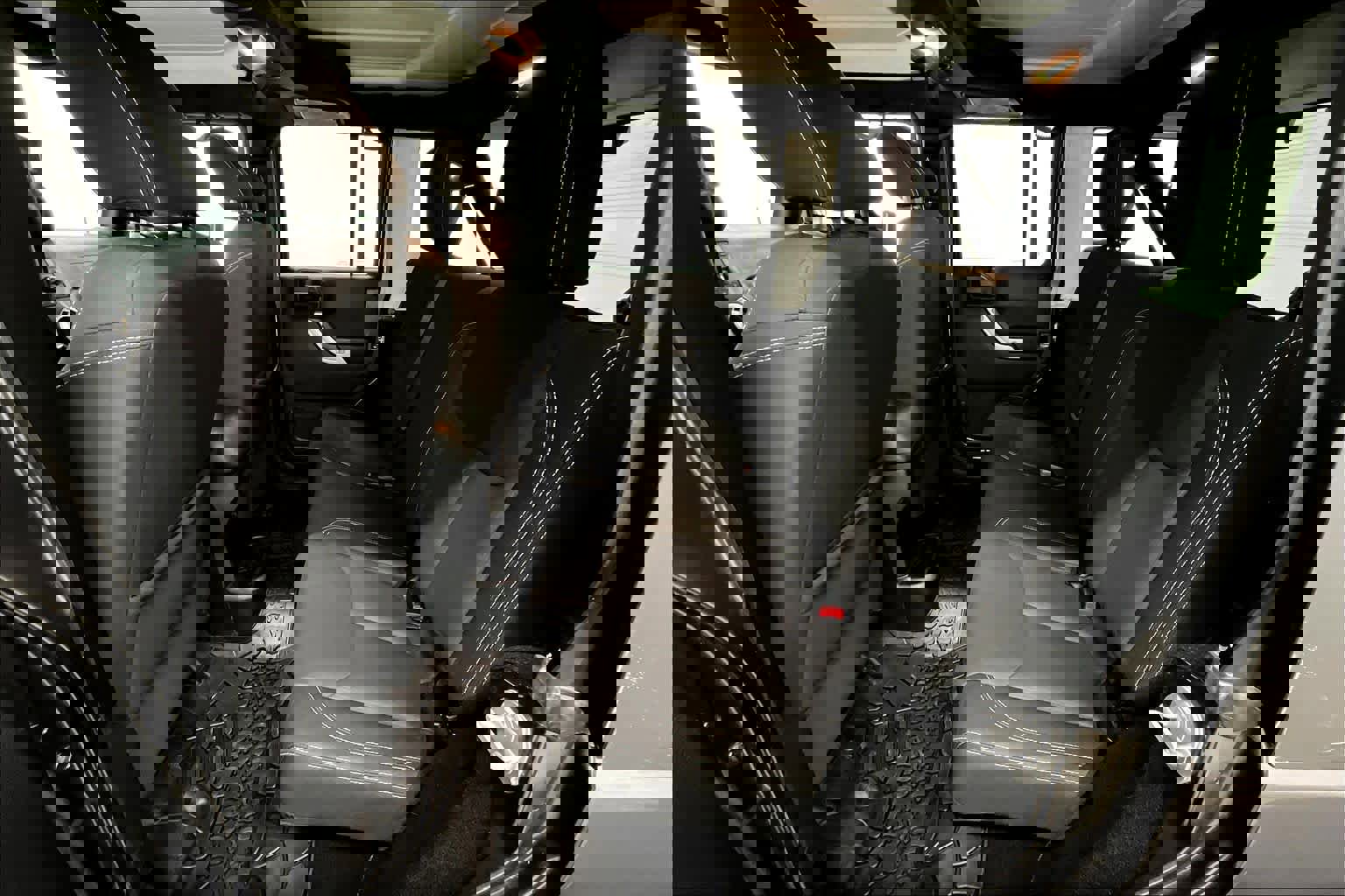 Used 2017 Jeep Wrangler Unlimited Rubicon w/ Connectivity Group image 21