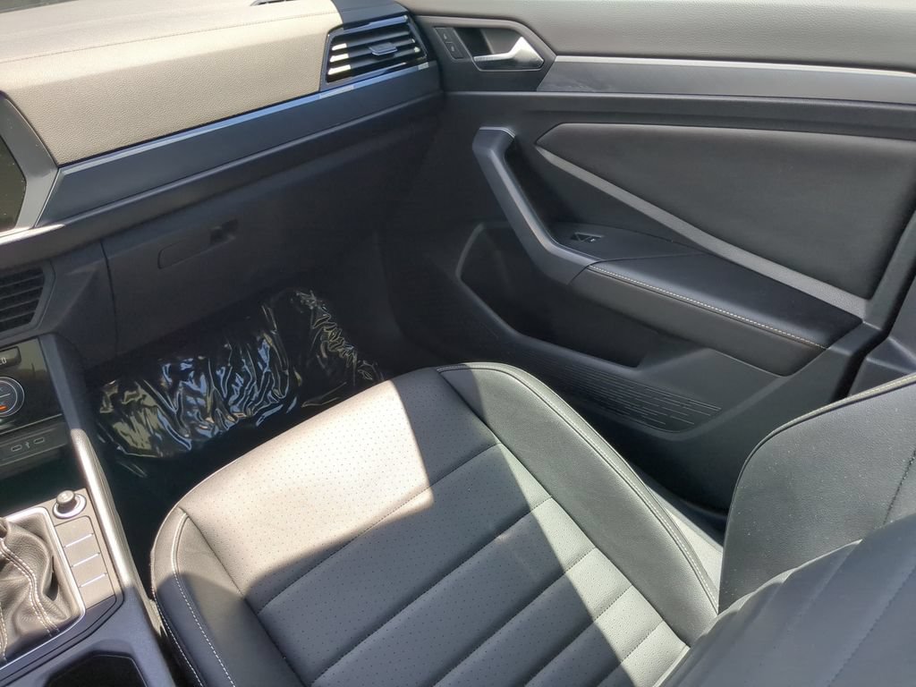 Certified 2024 Volkswagen Jetta SE w/ Panoramic Sunroof Package FWD image 16