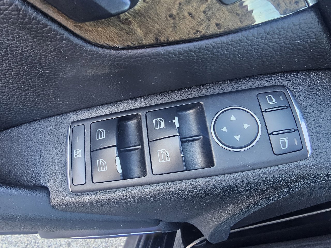 Used 2009 Mercedes-Benz C 350 Sport image 12