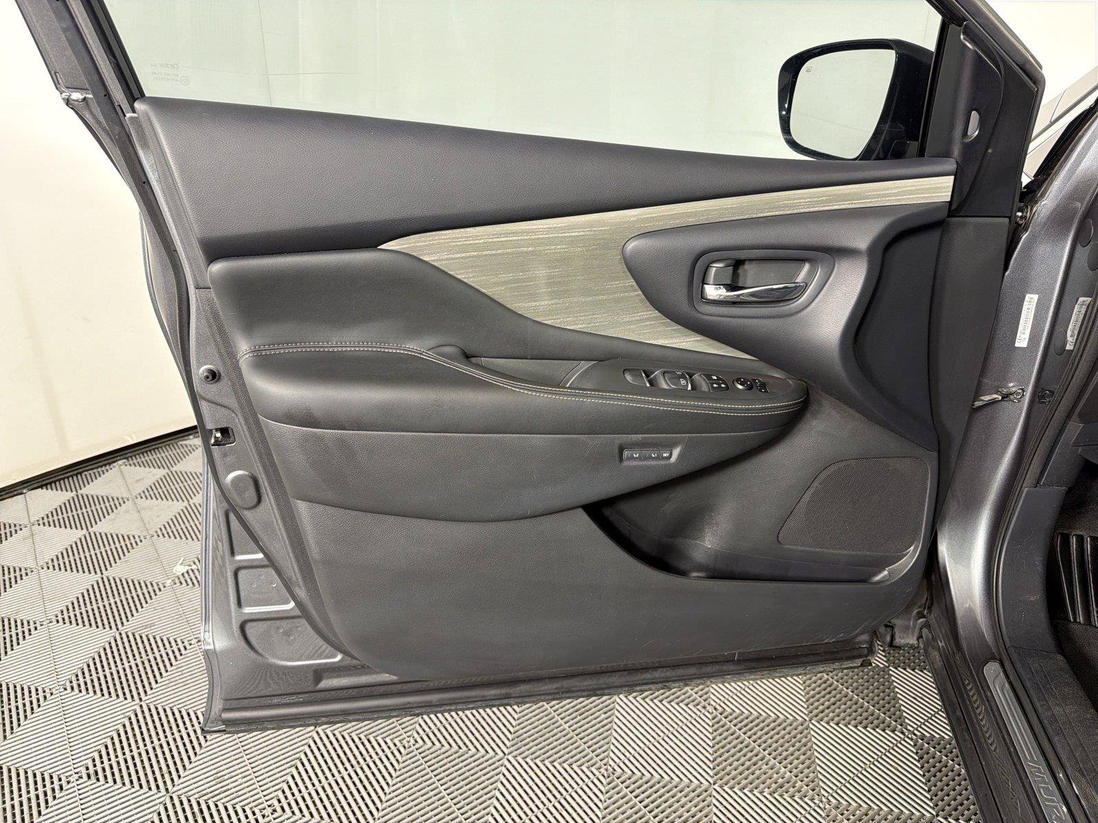 Used 2015 Nissan Murano Platinum w/ Platinum Technology Package FWD image 13