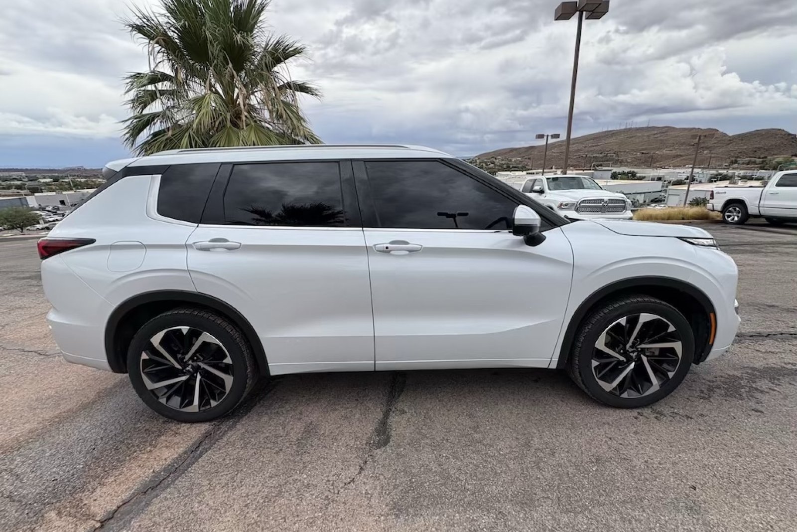 Used 2022 Mitsubishi Outlander SEL AWD/4WD image 6