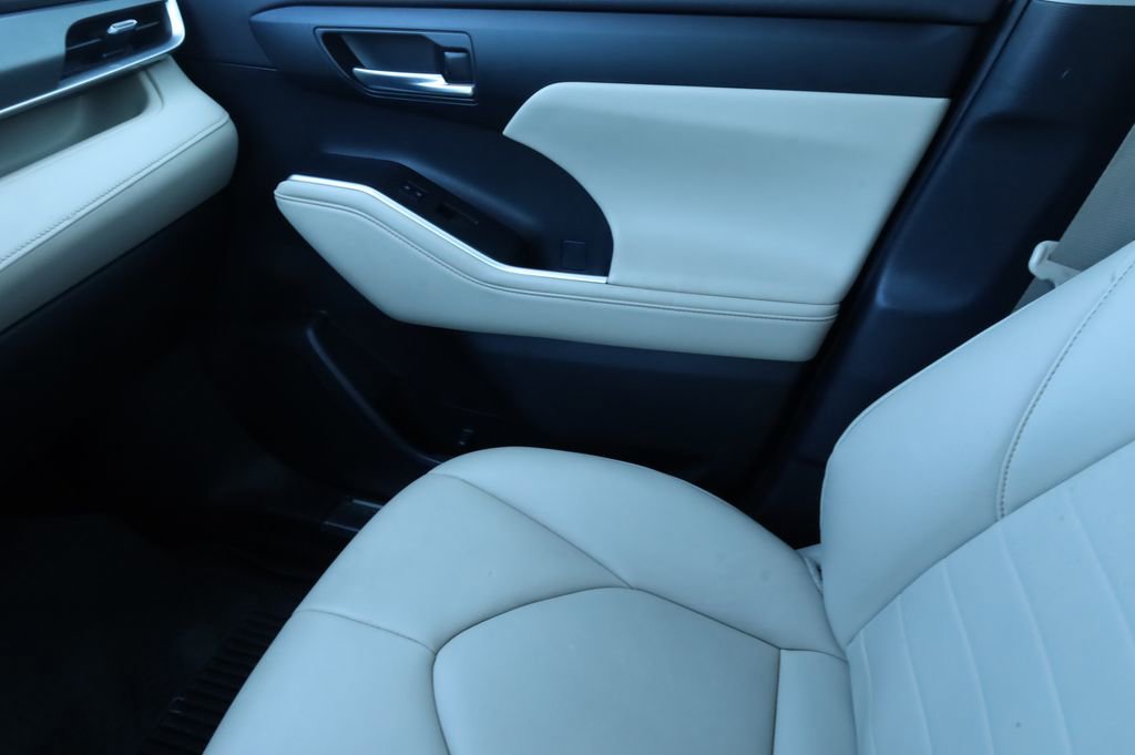 Used 2023 Toyota Highlander XLE image 10