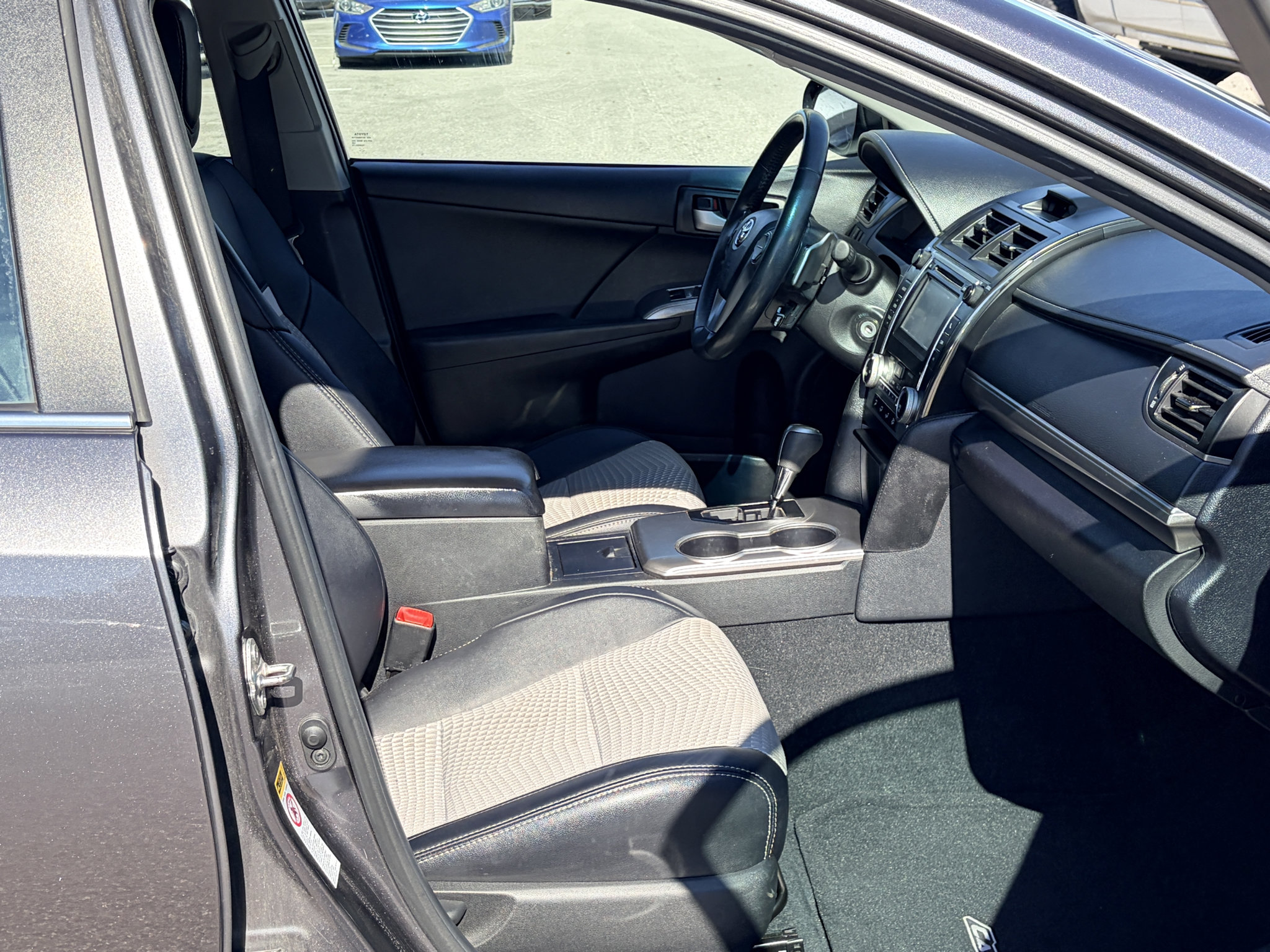 Used 2014 Toyota Camry SE FWD image 14