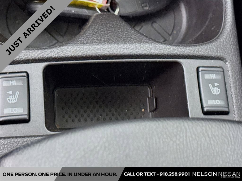 Used 2015 Nissan Rogue SV w/ SV Premium Package image 20