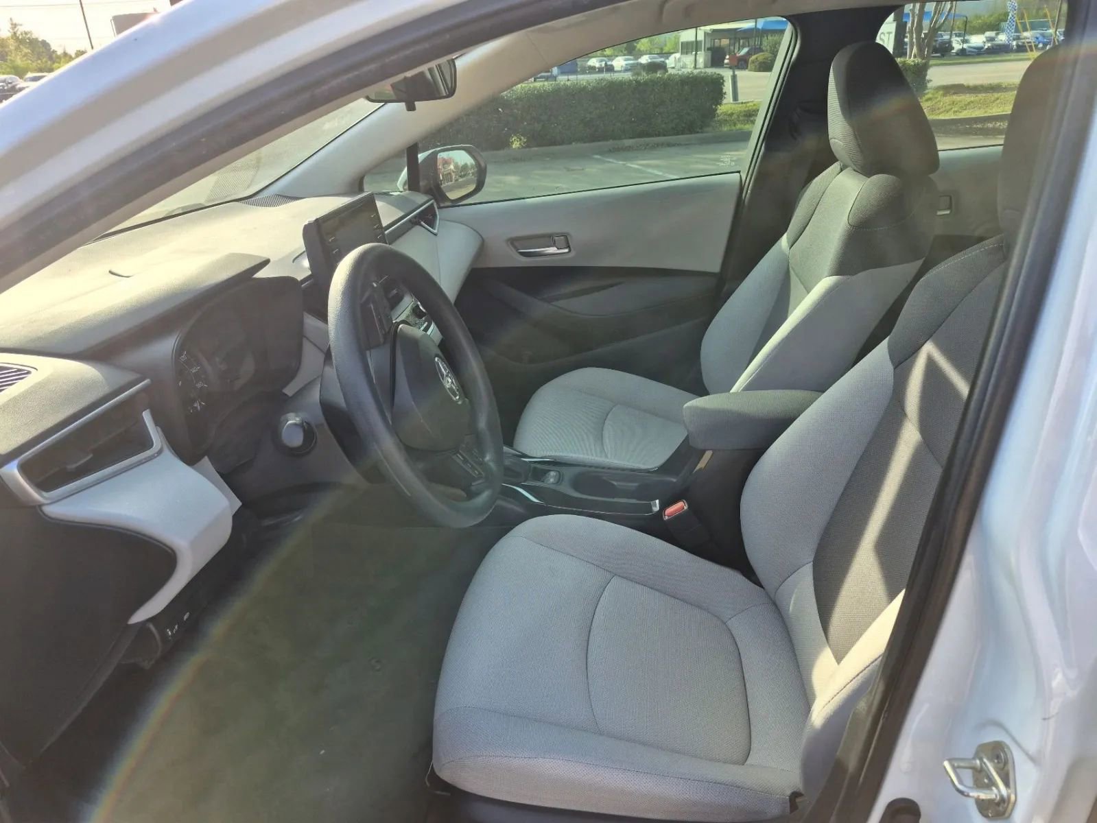Used 2020 Toyota Corolla L FWD image 12