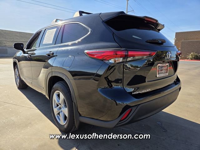 Used 2022 Toyota Highlander LE image 4