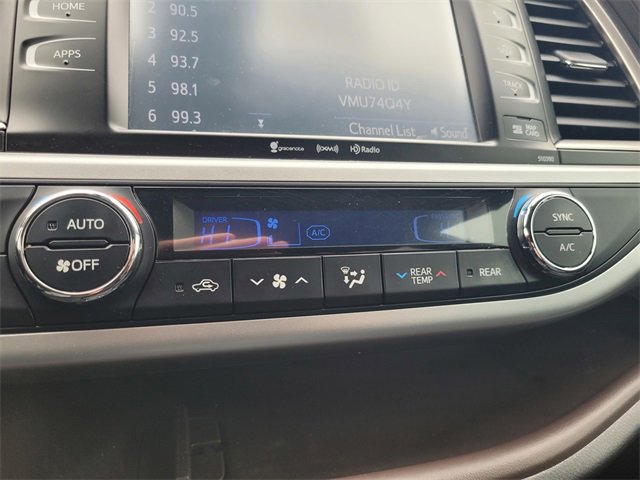 Used 2019 Toyota Highlander XLE image 25