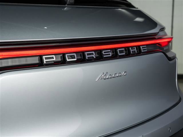 Certified 2025 Porsche Macan image 31
