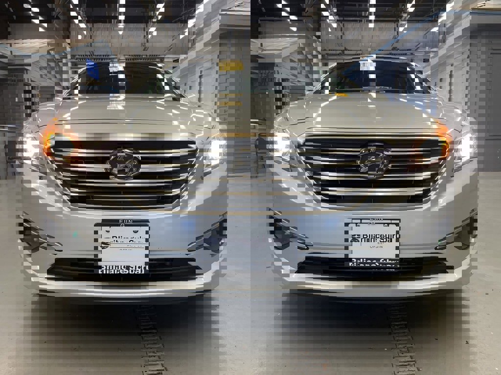 Used 2016 Hyundai Sonata SE w/ Cargo Package image 2