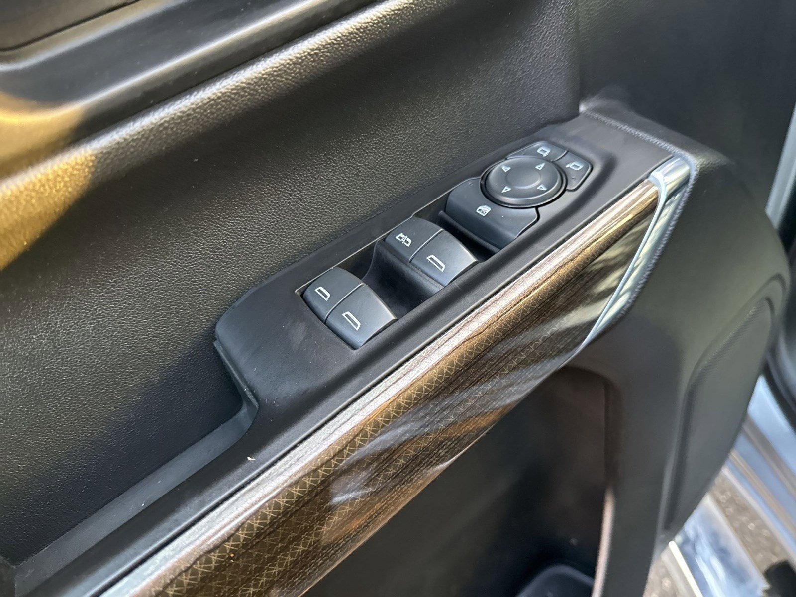 Used 2022 Chevrolet Silverado 1500 LT w/ Z71 Off-Road Package image 14