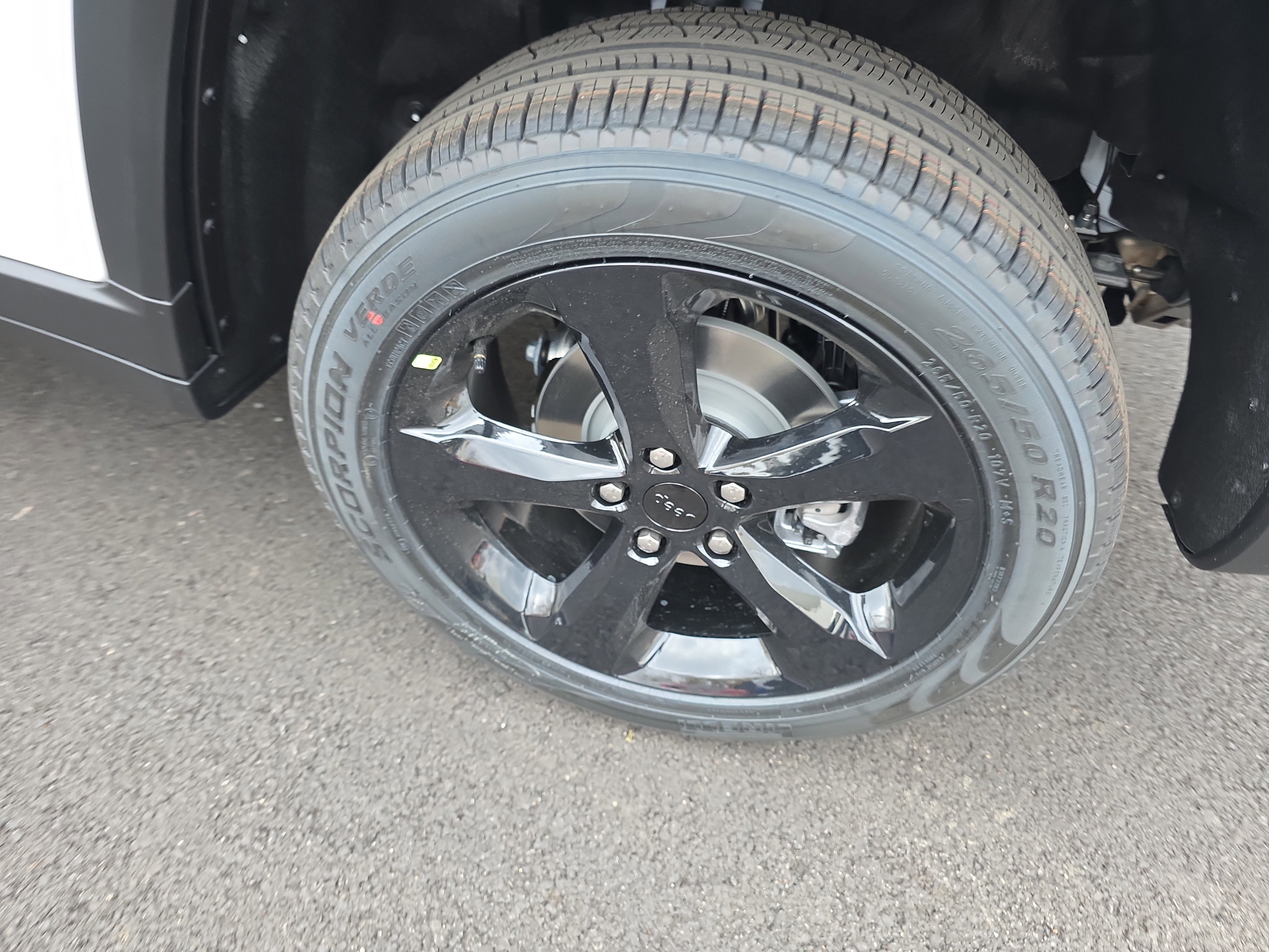 New 2025 Jeep Grand Cherokee Limited w/ Black Appearance Package image 32