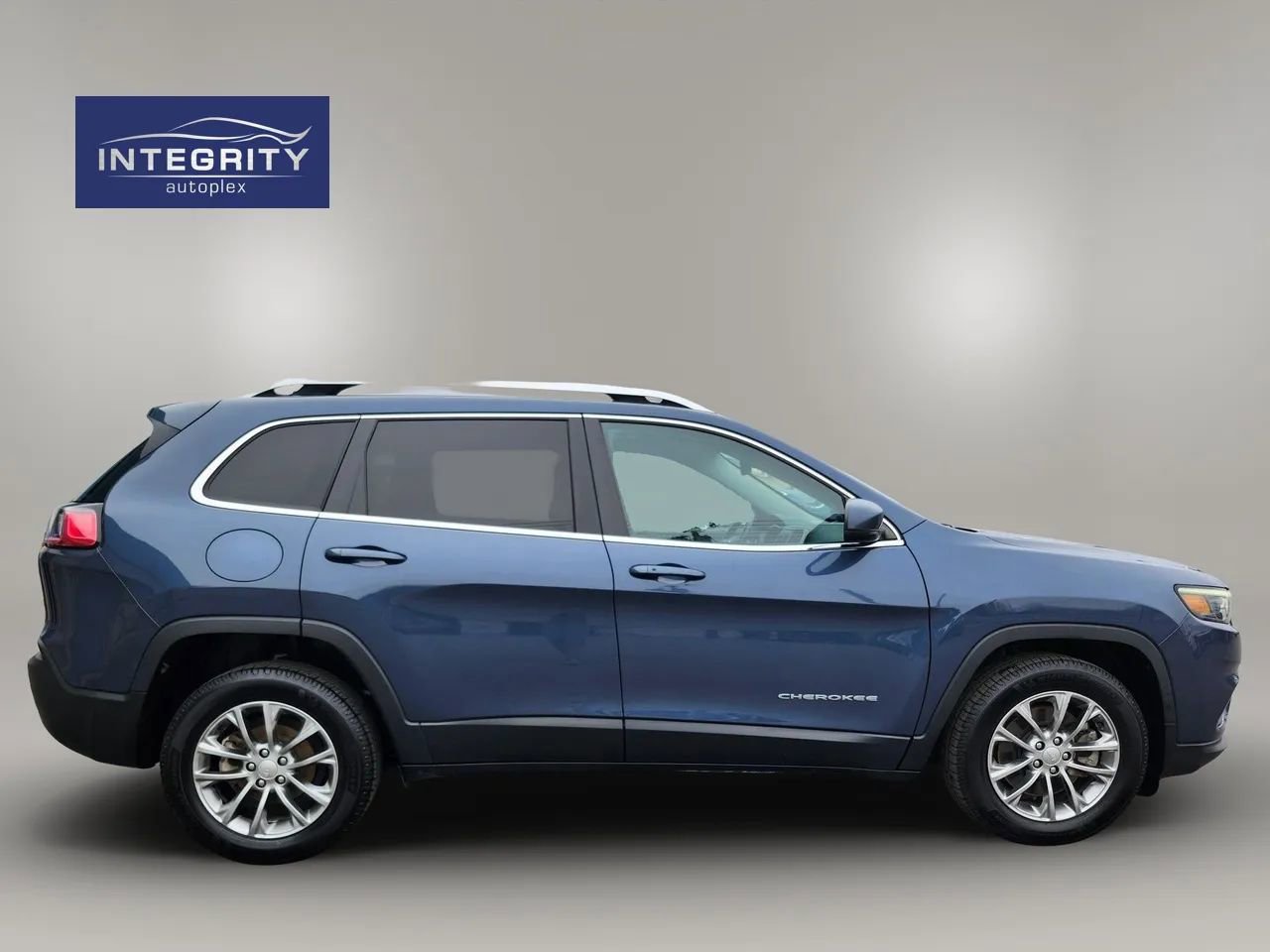 Used 2021 Jeep Cherokee Latitude Plus image 2