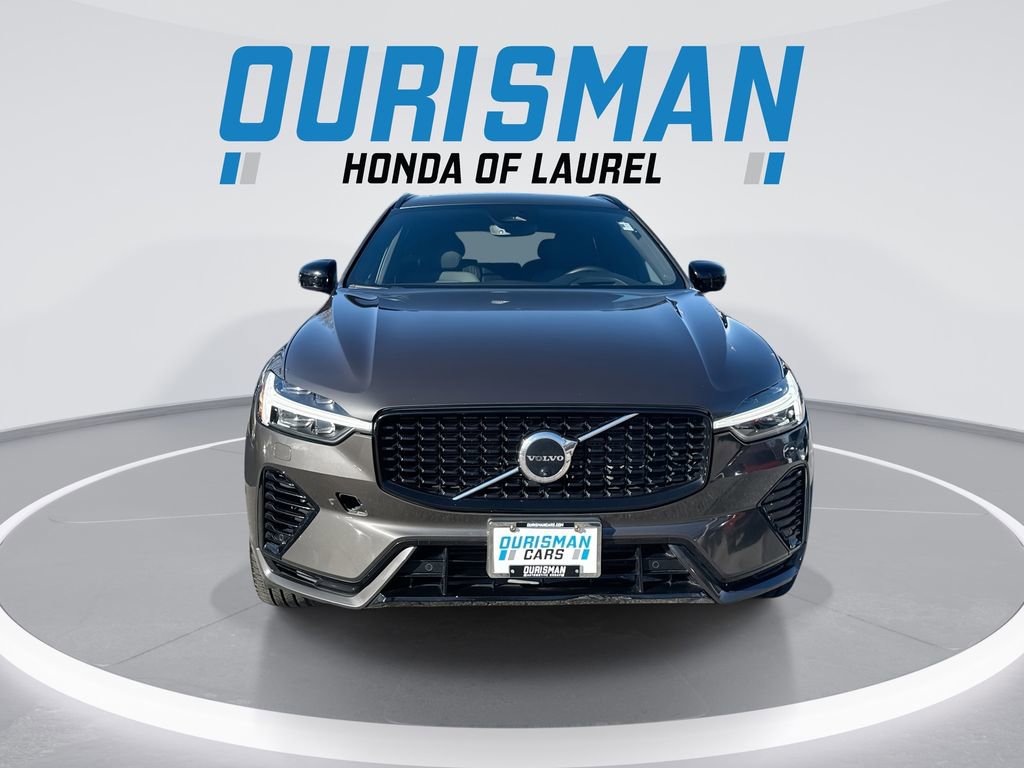 Used 2022 Volvo XC60 T8 R-Design w/ Advanced Package image 3