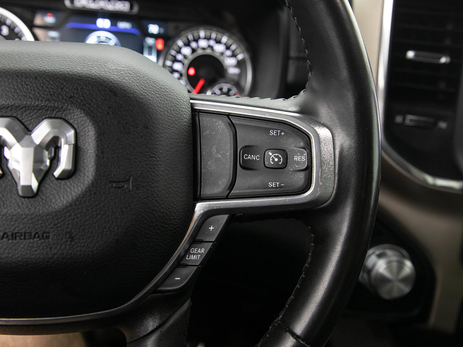Used 2022 RAM 1500 Laramie AWD/4WD image 28
