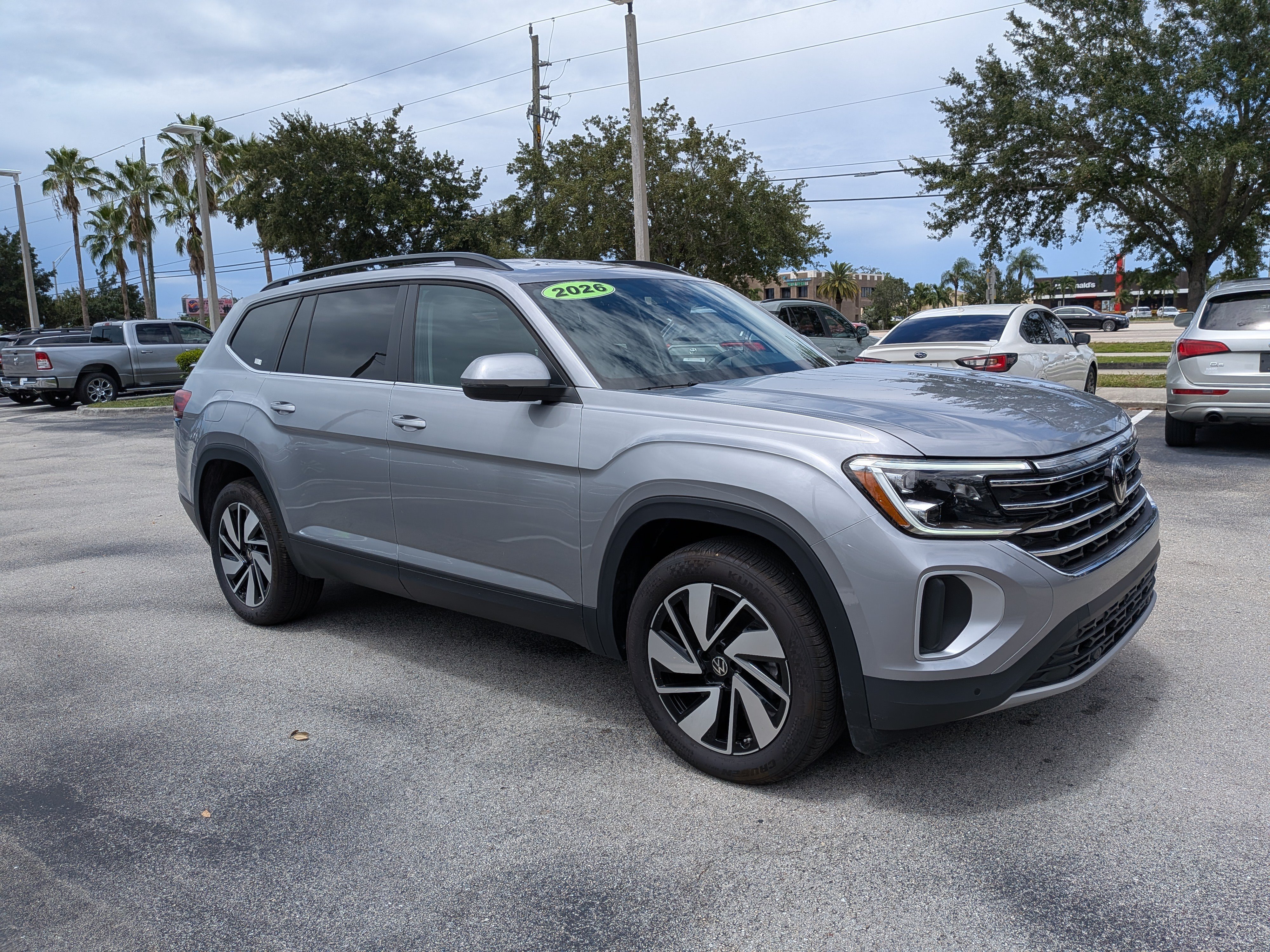 Used 2026 Volkswagen Atlas SE FWD image 2